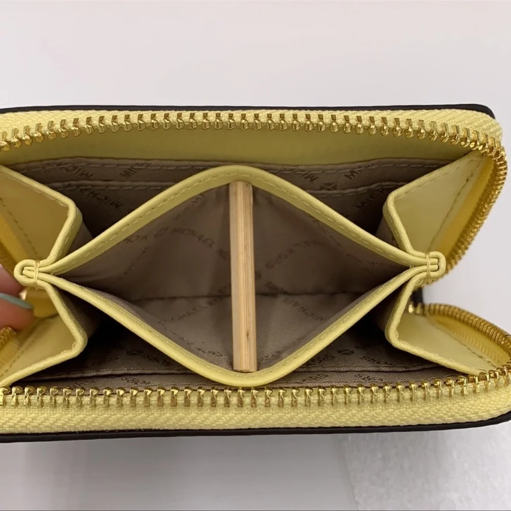 MICHAEL KORS JET SET TRAVEL MEDIUM ZIP AROUND CARD CASE BUTTERCUP